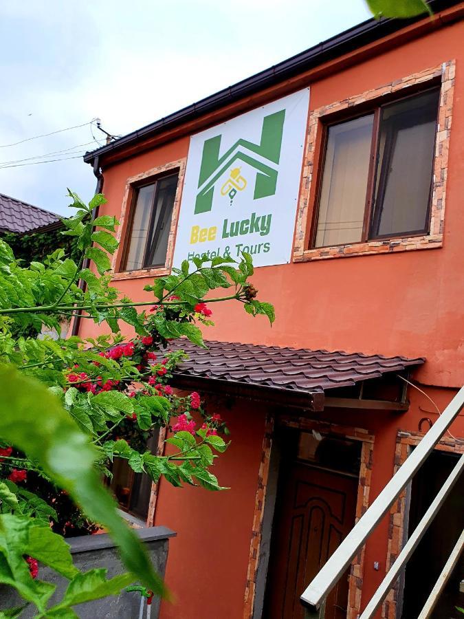 Bee Lucky Hostel And Tours Yerevan Exterior photo